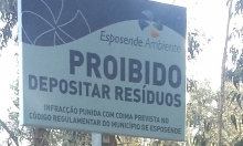 Limpeza de resíduos em caminho público